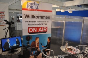 Blick auf das mobile Filmstudio des FranchisePORTAL